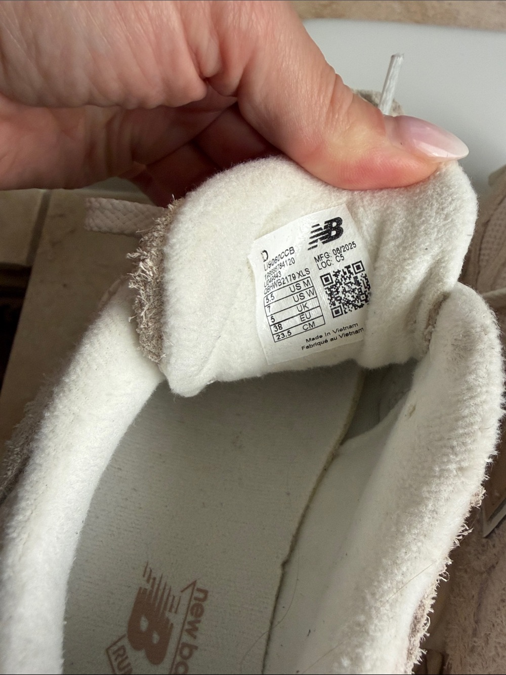 New Balance 9060 Beige Cream Lace-Up Sneakers 7 - Picture 2 of 9
